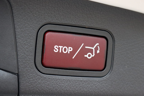 Mercedes-Benz GLA 200 Business Solution AMG Line | Panoramadak | Augmented Reality | Widescreen | Stoelverwarming | Cruise Control | Zitcomfortpakket | High Perf LED | Android Auto/Apple Carplay |