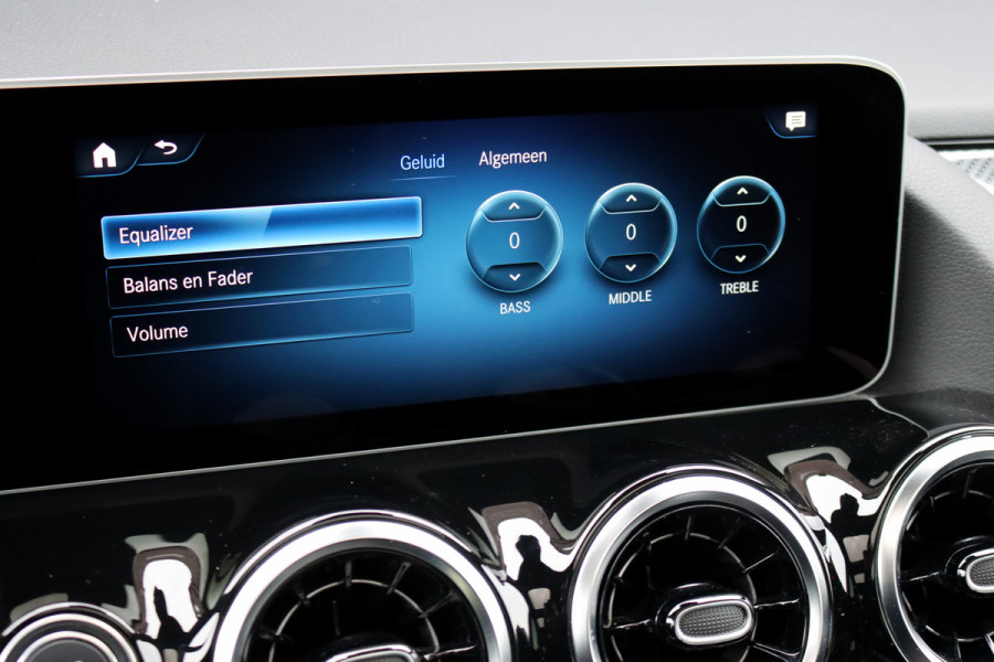 Mercedes-Benz GLA 200 Business Solution AMG Line | Panoramadak | Augmented Reality | Widescreen | Stoelverwarming | Cruise Control | Zitcomfortpakket | High Perf LED | Android Auto/Apple Carplay |