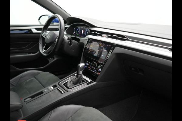 Volkswagen Arteon Shooting Brake 1.4 TSI eHybrid R-Line Plug In Hybrid 218pk Dealer O.H PHEV | Trekhaak Af Fabriek | Adaptive Cruise | 360 Camera | IQ Light | Alcantara Sportstoelen Message & Verwarmd | Blis | Apple Carplay | Navigatie | Virtual | DAB |