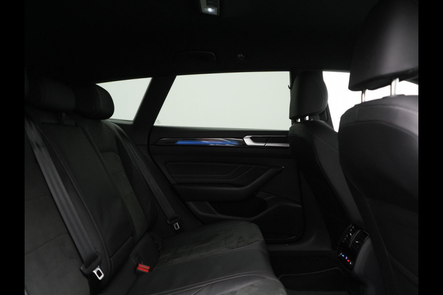 Volkswagen Arteon Shooting Brake 1.4 TSI eHybrid R-Line Plug In Hybrid 218pk Dealer O.H PHEV | Trekhaak Af Fabriek | Adaptive Cruise | 360 Camera | IQ Light | Alcantara Sportstoelen Message & Verwarmd | Blis | Apple Carplay | Navigatie | Virtual | DAB |