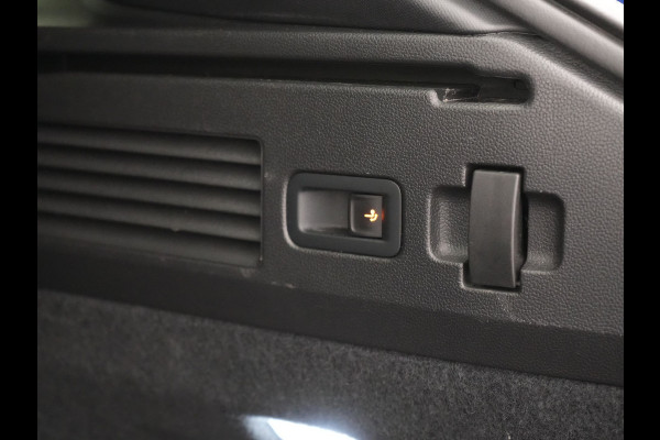 Volkswagen Arteon Shooting Brake 1.4 TSI eHybrid R-Line Plug In Hybrid 218pk Dealer O.H PHEV | Trekhaak Af Fabriek | Adaptive Cruise | 360 Camera | IQ Light | Alcantara Sportstoelen Message & Verwarmd | Blis | Apple Carplay | Navigatie | Virtual | DAB |