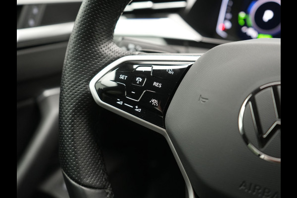 Volkswagen Arteon Shooting Brake 1.4 TSI eHybrid R-Line Plug In Hybrid 218pk Dealer O.H PHEV | Trekhaak Af Fabriek | Adaptive Cruise | 360 Camera | IQ Light | Alcantara Sportstoelen Message & Verwarmd | Blis | Apple Carplay | Navigatie | Virtual | DAB |