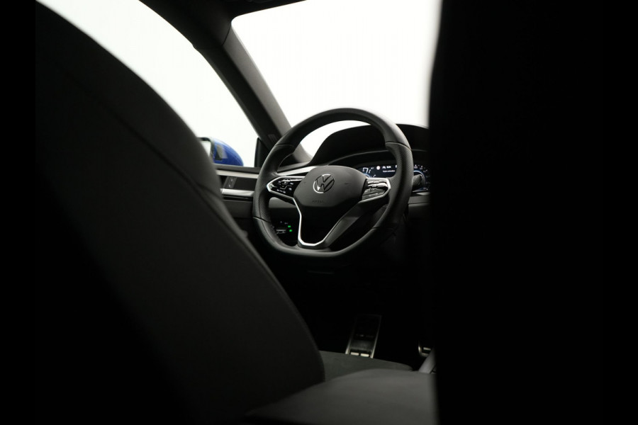 Volkswagen Arteon Shooting Brake 1.4 TSI eHybrid R-Line Plug In Hybrid 218pk Dealer O.H PHEV | Trekhaak Af Fabriek | Adaptive Cruise | 360 Camera | IQ Light | Alcantara Sportstoelen Message & Verwarmd | Blis | Apple Carplay | Navigatie | Virtual | DAB |