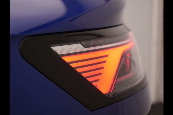 Volkswagen Arteon Shooting Brake 1.4 TSI eHybrid R-Line Plug In Hybrid 218pk Dealer O.H PHEV | Trekhaak Af Fabriek | Adaptive Cruise | 360 Camera | IQ Light | Alcantara Sportstoelen Message & Verwarmd | Blis | Apple Carplay | Navigatie | Virtual | DAB |