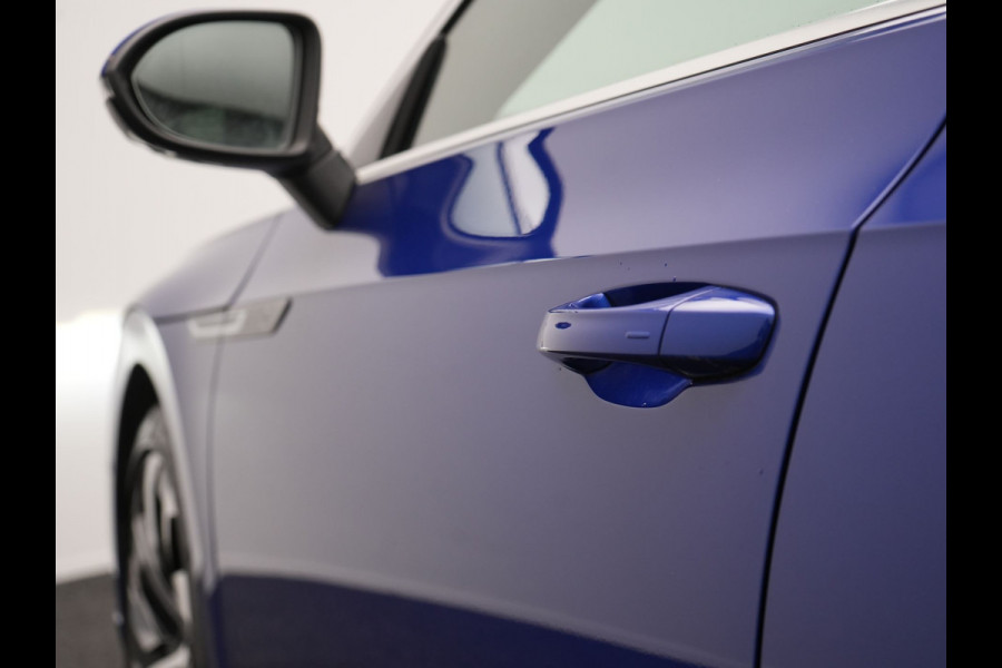 Volkswagen Arteon Shooting Brake 1.4 TSI eHybrid R-Line Plug In Hybrid 218pk Dealer O.H PHEV | Trekhaak Af Fabriek | Adaptive Cruise | 360 Camera | IQ Light | Alcantara Sportstoelen Message & Verwarmd | Blis | Apple Carplay | Navigatie | Virtual | DAB |
