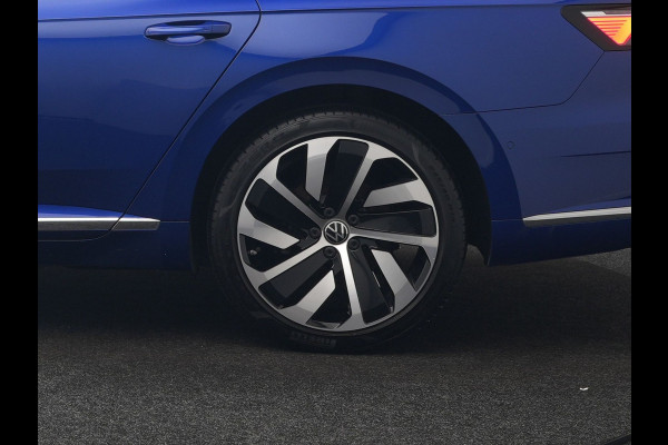 Volkswagen Arteon Shooting Brake 1.4 TSI eHybrid R-Line Plug In Hybrid 218pk Dealer O.H PHEV | Trekhaak Af Fabriek | Adaptive Cruise | 360 Camera | IQ Light | Alcantara Sportstoelen Message & Verwarmd | Blis | Apple Carplay | Navigatie | Virtual | DAB |