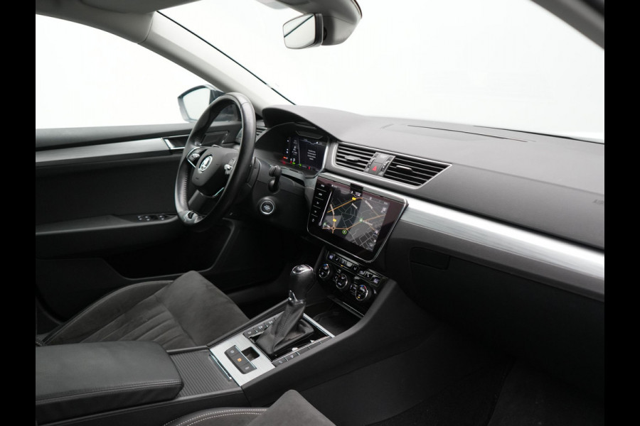 Škoda Superb Combi 1.4 TSI iV Business Edition Plus Plug In Hybrid 218pk Dealer O.H. PHEV | Trekhaak Af Fabriek | Adaptive Cruise | Camera | Canton Audio | Crystal LED | Alcantara Sportstoelen Memory & Verwarmd | Apple Carplay | Stuur Verwarmd | Keyless | Virtual | Blis |