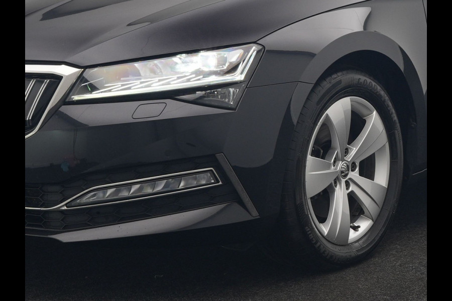 Škoda Superb Combi 1.4 TSI iV Business Edition Plus Plug In Hybrid 218pk Dealer O.H. PHEV | Trekhaak Af Fabriek | Adaptive Cruise | Camera | Canton Audio | Crystal LED | Alcantara Sportstoelen Memory & Verwarmd | Apple Carplay | Stuur Verwarmd | Keyless | Virtual | Blis |