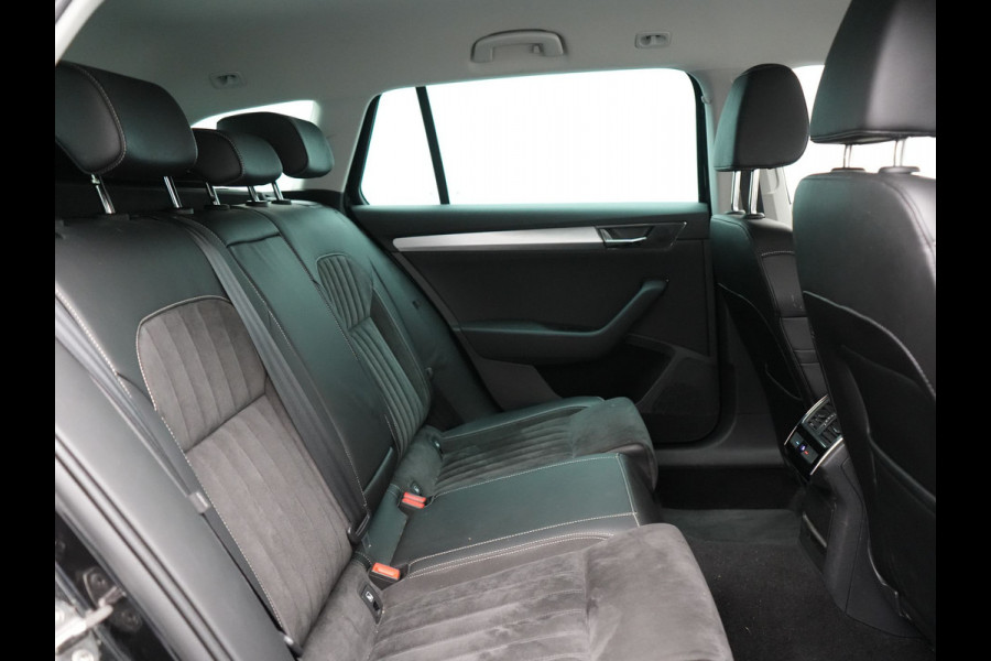 Škoda Superb Combi 1.4 TSI iV Business Edition Plus Plug In Hybrid 218pk Dealer O.H. PHEV | Trekhaak Af Fabriek | Adaptive Cruise | Camera | Canton Audio | Crystal LED | Alcantara Sportstoelen Memory & Verwarmd | Apple Carplay | Stuur Verwarmd | Keyless | Virtual | Blis |