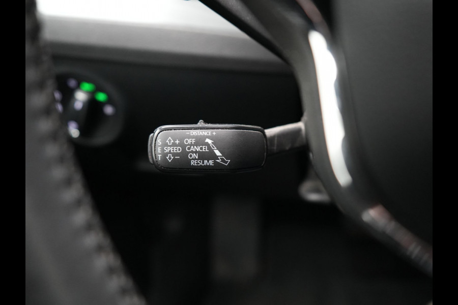 Škoda Superb Combi 1.4 TSI iV Business Edition Plus Plug In Hybrid 218pk Dealer O.H. PHEV | Trekhaak Af Fabriek | Adaptive Cruise | Camera | Canton Audio | Crystal LED | Alcantara Sportstoelen Memory & Verwarmd | Apple Carplay | Stuur Verwarmd | Keyless | Virtual | Blis |