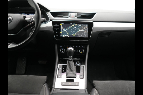 Škoda Superb Combi 1.4 TSI iV Business Edition Plus Plug In Hybrid 218pk Dealer O.H. PHEV | Trekhaak Af Fabriek | Adaptive Cruise | Camera | Canton Audio | Crystal LED | Alcantara Sportstoelen Memory & Verwarmd | Apple Carplay | Stuur Verwarmd | Keyless | Virtual | Blis |
