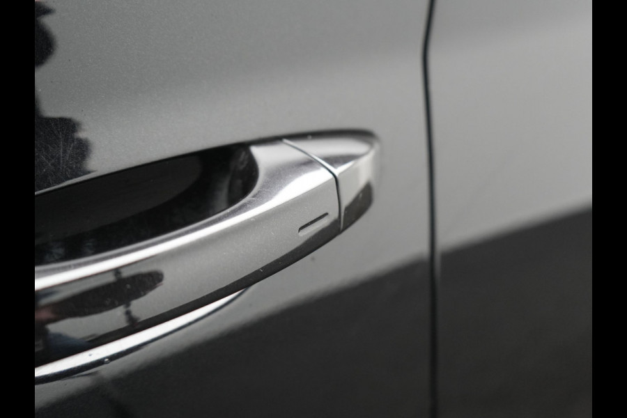 Škoda Superb Combi 1.4 TSI iV Business Edition Plus Plug In Hybrid 218pk Dealer O.H. PHEV | Trekhaak Af Fabriek | Adaptive Cruise | Camera | Canton Audio | Crystal LED | Alcantara Sportstoelen Memory & Verwarmd | Apple Carplay | Stuur Verwarmd | Keyless | Virtual | Blis |