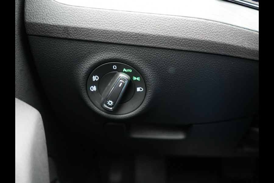 Škoda Superb Combi 1.4 TSI iV Business Edition Plus Plug In Hybrid 218pk Dealer O.H. PHEV | Trekhaak Af Fabriek | Adaptive Cruise | Camera | Canton Audio | Crystal LED | Alcantara Sportstoelen Memory & Verwarmd | Apple Carplay | Stuur Verwarmd | Keyless | Virtual | Blis |
