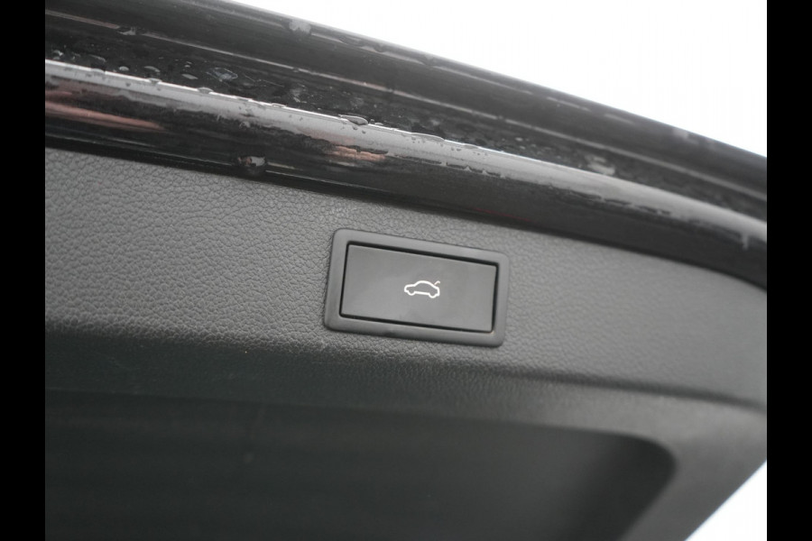Škoda Superb Combi 1.4 TSI iV Business Edition Plus Plug In Hybrid 218pk Dealer O.H. PHEV | Trekhaak Af Fabriek | Adaptive Cruise | Camera | Canton Audio | Crystal LED | Alcantara Sportstoelen Memory & Verwarmd | Apple Carplay | Stuur Verwarmd | Keyless | Virtual | Blis |