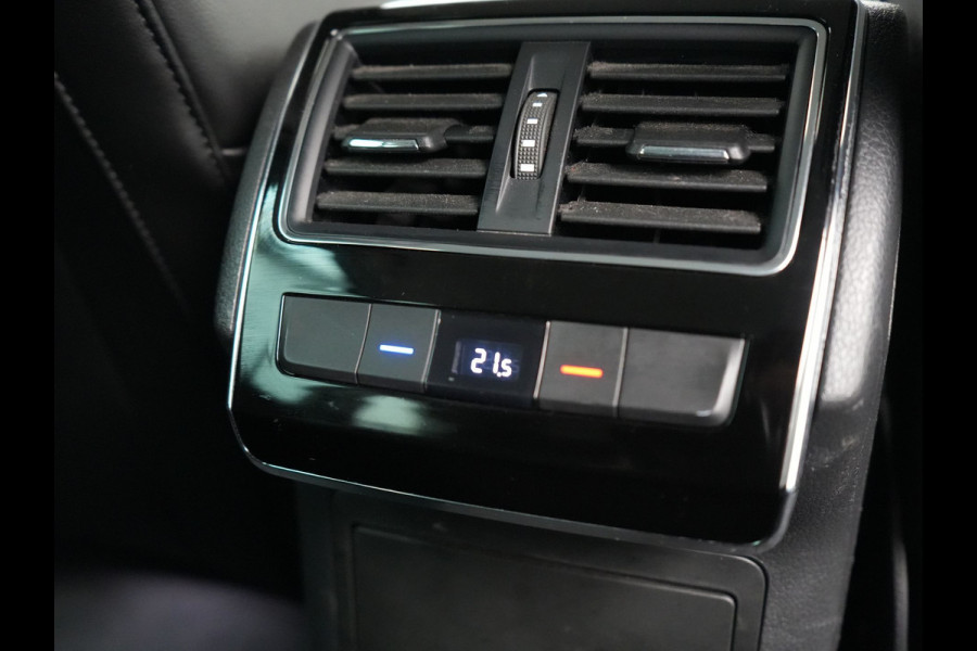 Škoda Superb Combi 1.4 TSI iV Business Edition Plus Plug In Hybrid 218pk Dealer O.H. PHEV | Trekhaak Af Fabriek | Adaptive Cruise | Camera | Canton Audio | Crystal LED | Alcantara Sportstoelen Memory & Verwarmd | Apple Carplay | Stuur Verwarmd | Keyless | Virtual | Blis |