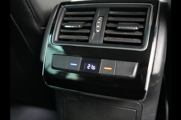 Škoda Superb Combi 1.4 TSI iV Business Edition Plus Plug In Hybrid 218pk Dealer O.H. PHEV | Trekhaak Af Fabriek | Adaptive Cruise | Camera | Canton Audio | Crystal LED | Alcantara Sportstoelen Memory & Verwarmd | Apple Carplay | Stuur Verwarmd | Keyless | Virtual | Blis |
