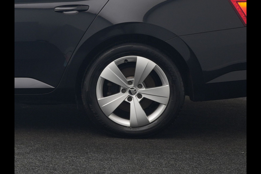Škoda Superb Combi 1.4 TSI iV Business Edition Plus Plug In Hybrid 218pk Dealer O.H. PHEV | Trekhaak Af Fabriek | Adaptive Cruise | Camera | Canton Audio | Crystal LED | Alcantara Sportstoelen Memory & Verwarmd | Apple Carplay | Stuur Verwarmd | Keyless | Virtual | Blis |