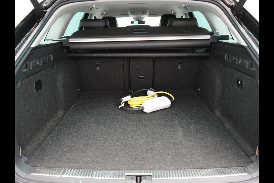 Škoda Superb Combi 1.4 TSI iV Business Edition Plus Plug In Hybrid 218pk Dealer O.H. PHEV | Trekhaak Af Fabriek | Adaptive Cruise | Camera | Canton Audio | Crystal LED | Alcantara Sportstoelen Memory & Verwarmd | Apple Carplay | Stuur Verwarmd | Keyless | Virtual | Blis |