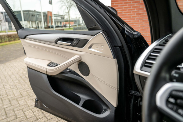 BMW X3 xDrive30e M-Sport ACC Panorama HuD Trekhaak Leder