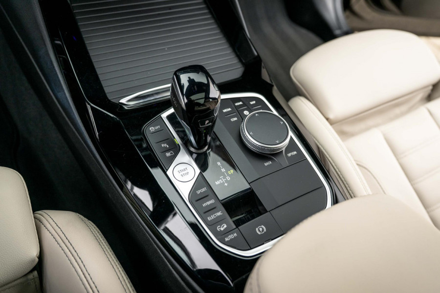 BMW X3 xDrive30e M-Sport ACC Panorama HuD Trekhaak Leder