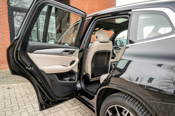 BMW X3 xDrive30e M-Sport ACC Panorama HuD Trekhaak Leder