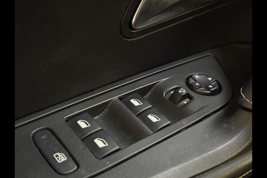 Peugeot 2008 1.2 PureTech GT-Line | Pano | Camera | Cruise | DAB | Navi