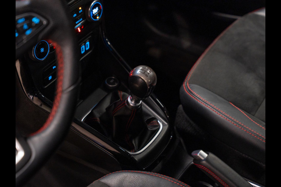 Ford EcoSport 1.0 EcoBoost ST-Line 125PK, Cruise, Clima, Multistuur, Led, Alcantara, PDC, Private Glas, Voll Onderhouden