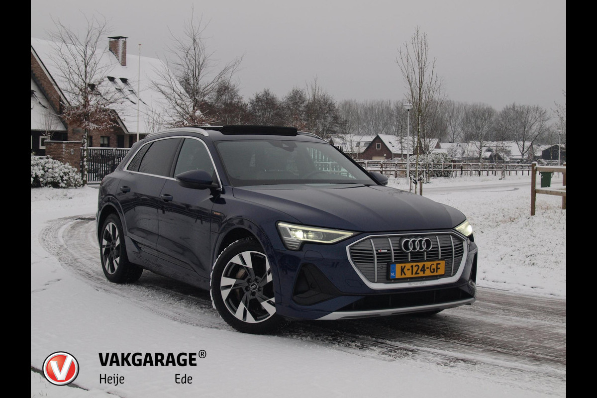 Audi e-tron 55 quattro S edition 95 kWh | SOH 95% | S-Line | Panoramadak | Trekhaak | Apple Carplay | Cruise Control | Parkeersensoren |