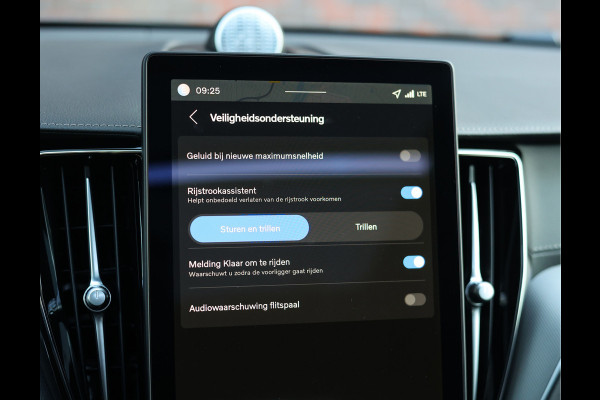 Volvo XC60 T8 AWD Ultra Dark | Heico - Nieuw - Vol!