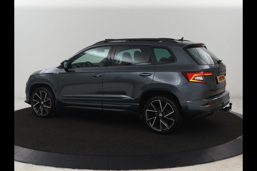 Škoda Karoq 1.5 TSI Sportline | Panoramadak | Trekhaak | Stoelverwarming | Camera | Carplay | Virtual Cockpit | Canton Sound | 19'' | Parkeerhulp | Navigatie | Sfeerverlichting | Cruise control | Stuurverwarming