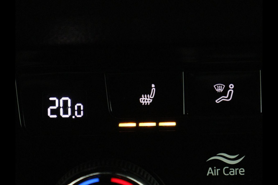 Škoda Karoq 1.5 TSI Sportline | Panoramadak | Trekhaak | Stoelverwarming | Camera | Carplay | Virtual Cockpit | Canton Sound | 19'' | Parkeerhulp | Navigatie | Sfeerverlichting | Cruise control | Stuurverwarming