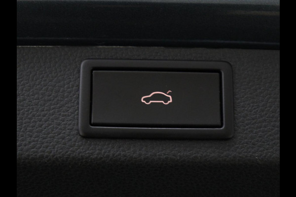 Škoda Karoq 1.5 TSI Sportline | Panoramadak | Trekhaak | Stoelverwarming | Camera | Carplay | Virtual Cockpit | Canton Sound | 19'' | Parkeerhulp | Navigatie | Sfeerverlichting | Cruise control | Stuurverwarming