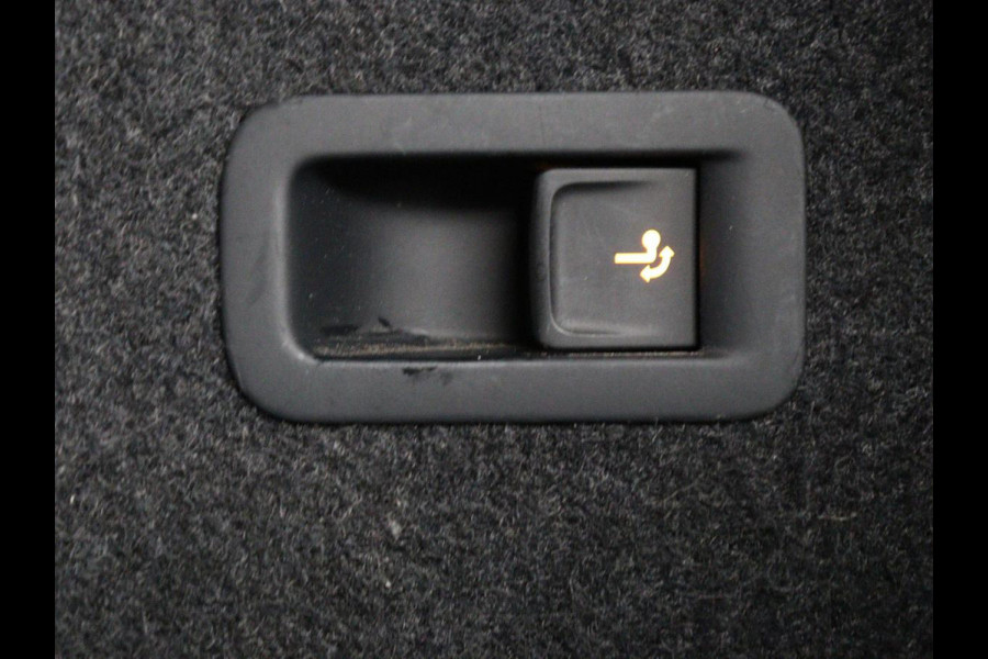 Škoda Karoq 1.5 TSI Sportline | Panoramadak | Trekhaak | Stoelverwarming | Camera | Carplay | Virtual Cockpit | Canton Sound | 19'' | Parkeerhulp | Navigatie | Sfeerverlichting | Cruise control | Stuurverwarming