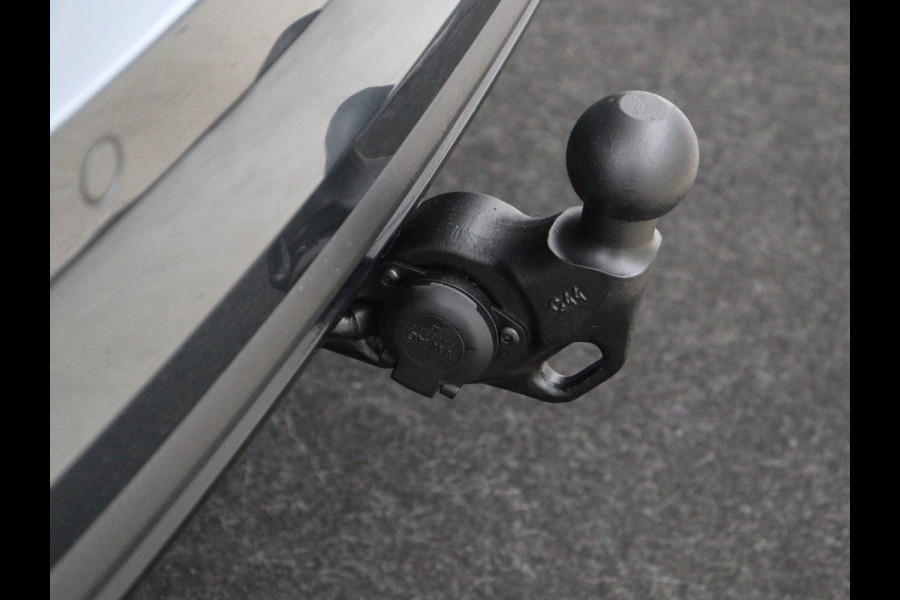 Škoda Karoq 1.5 TSI Sportline | Panoramadak | Trekhaak | Stoelverwarming | Camera | Carplay | Virtual Cockpit | Canton Sound | 19'' | Parkeerhulp | Navigatie | Sfeerverlichting | Cruise control | Stuurverwarming