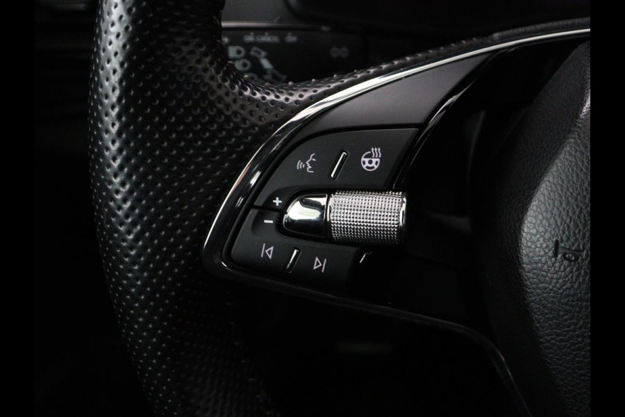 Škoda Karoq 1.5 TSI Sportline | Panoramadak | Trekhaak | Stoelverwarming | Camera | Carplay | Virtual Cockpit | Canton Sound | 19'' | Parkeerhulp | Navigatie | Sfeerverlichting | Cruise control | Stuurverwarming