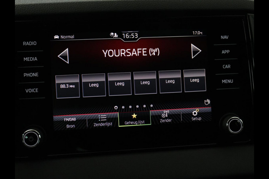 Škoda Karoq 1.5 TSI Sportline | Panoramadak | Trekhaak | Stoelverwarming | Camera | Carplay | Virtual Cockpit | Canton Sound | 19'' | Parkeerhulp | Navigatie | Sfeerverlichting | Cruise control | Stuurverwarming