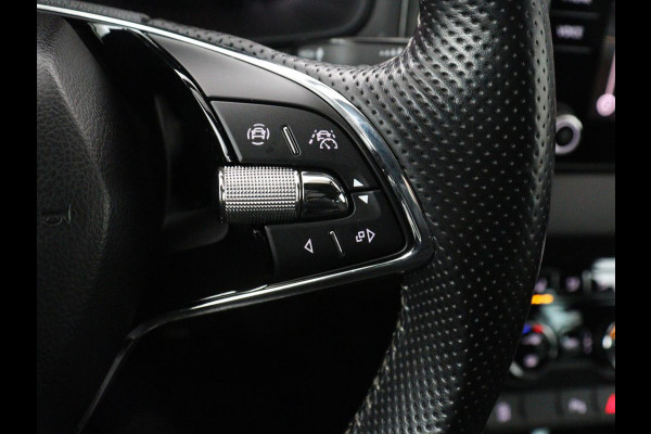 Škoda Karoq 1.5 TSI Sportline | Panoramadak | Trekhaak | Stoelverwarming | Camera | Carplay | Virtual Cockpit | Canton Sound | 19'' | Parkeerhulp | Navigatie | Sfeerverlichting | Cruise control | Stuurverwarming