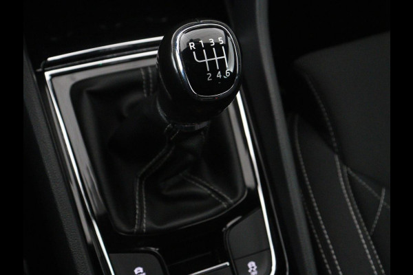 Škoda Karoq 1.5 TSI Sportline | Panoramadak | Trekhaak | Stoelverwarming | Camera | Carplay | Virtual Cockpit | Canton Sound | 19'' | Parkeerhulp | Navigatie | Sfeerverlichting | Cruise control | Stuurverwarming
