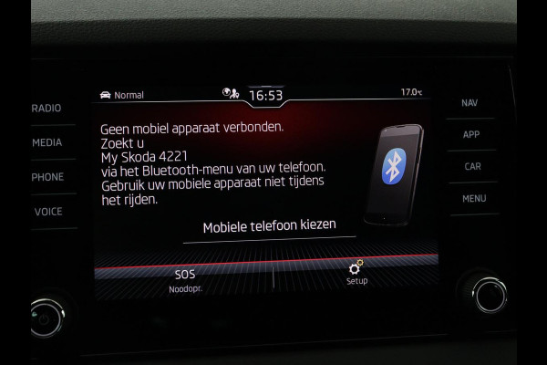 Škoda Karoq 1.5 TSI Sportline | Panoramadak | Trekhaak | Stoelverwarming | Camera | Carplay | Virtual Cockpit | Canton Sound | 19'' | Parkeerhulp | Navigatie | Sfeerverlichting | Cruise control | Stuurverwarming