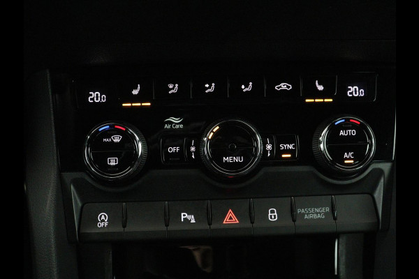 Škoda Karoq 1.5 TSI Sportline | Panoramadak | Trekhaak | Stoelverwarming | Camera | Carplay | Virtual Cockpit | Canton Sound | 19'' | Parkeerhulp | Navigatie | Sfeerverlichting | Cruise control | Stuurverwarming