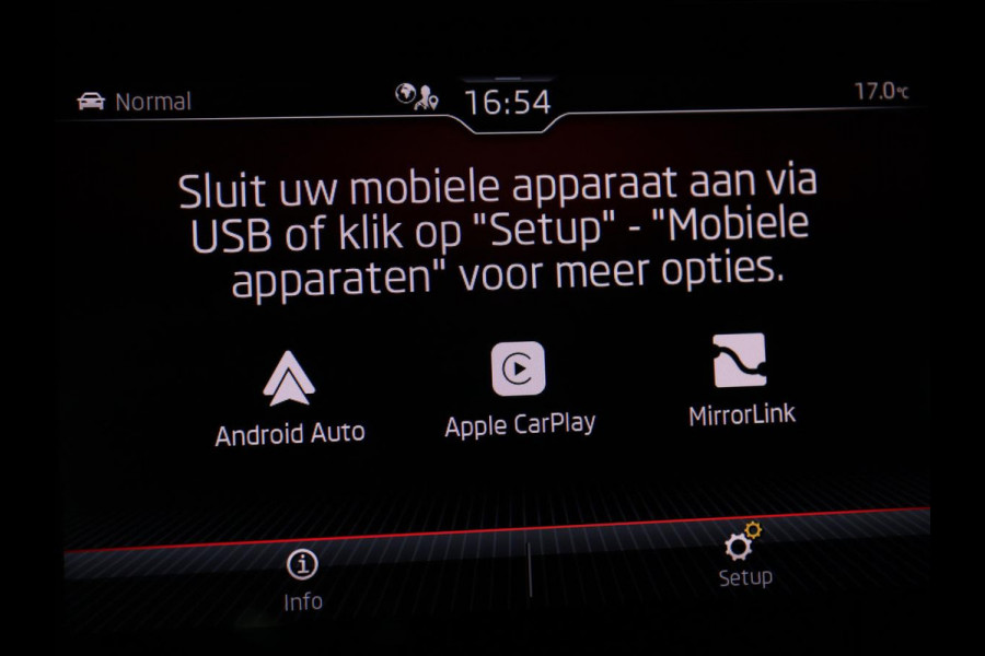Škoda Karoq 1.5 TSI Sportline | Panoramadak | Trekhaak | Stoelverwarming | Camera | Carplay | Virtual Cockpit | Canton Sound | 19'' | Parkeerhulp | Navigatie | Sfeerverlichting | Cruise control | Stuurverwarming