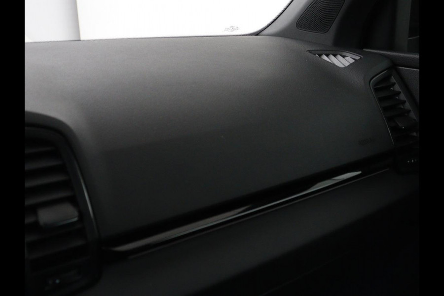 Škoda Karoq 1.5 TSI Sportline | Panoramadak | Trekhaak | Stoelverwarming | Camera | Carplay | Virtual Cockpit | Canton Sound | 19'' | Parkeerhulp | Navigatie | Sfeerverlichting | Cruise control | Stuurverwarming