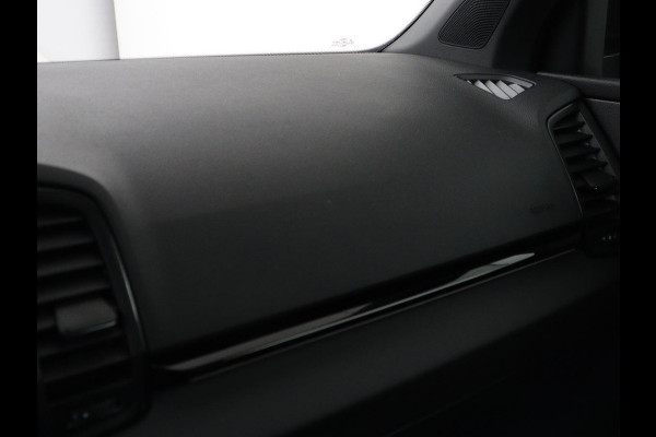 Škoda Karoq 1.5 TSI Sportline | Panoramadak | Trekhaak | Stoelverwarming | Camera | Carplay | Virtual Cockpit | Canton Sound | 19'' | Parkeerhulp | Navigatie | Sfeerverlichting | Cruise control | Stuurverwarming