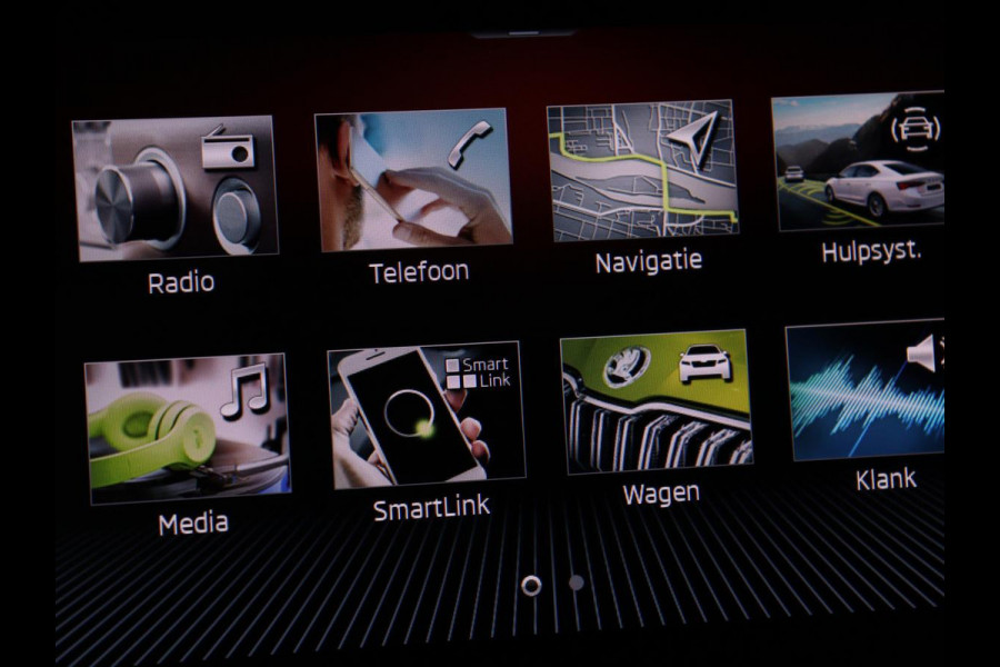 Škoda Karoq 1.5 TSI Sportline | Panoramadak | Trekhaak | Stoelverwarming | Camera | Carplay | Virtual Cockpit | Canton Sound | 19'' | Parkeerhulp | Navigatie | Sfeerverlichting | Cruise control | Stuurverwarming