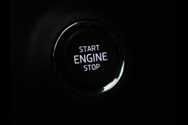 Škoda Karoq 1.5 TSI Sportline | Panoramadak | Trekhaak | Stoelverwarming | Camera | Carplay | Virtual Cockpit | Canton Sound | 19'' | Parkeerhulp | Navigatie | Sfeerverlichting | Cruise control | Stuurverwarming