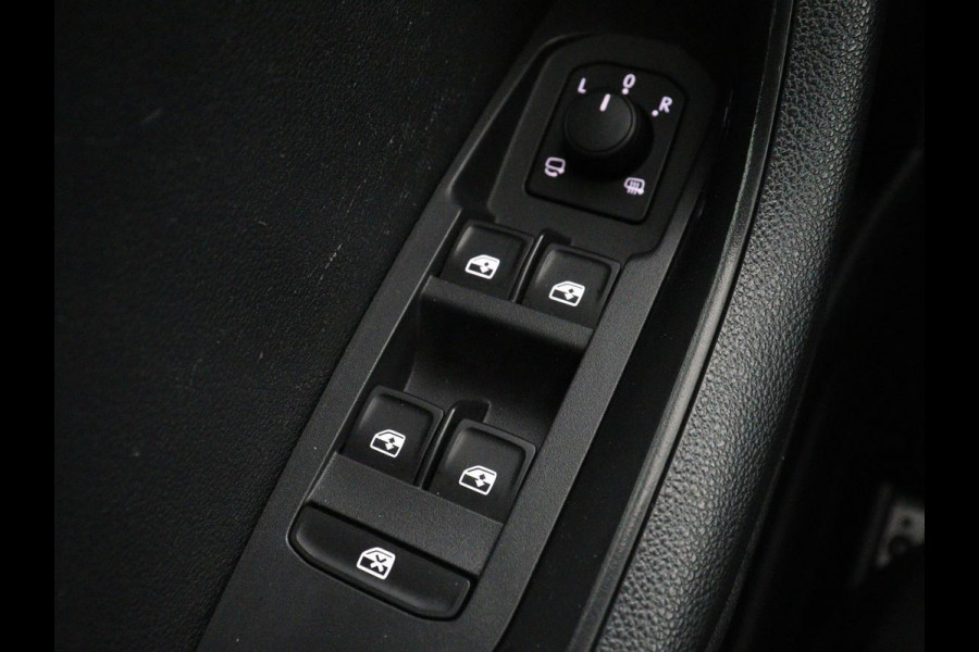 Škoda Karoq 1.5 TSI Sportline | Panoramadak | Trekhaak | Stoelverwarming | Camera | Carplay | Virtual Cockpit | Canton Sound | 19'' | Parkeerhulp | Navigatie | Sfeerverlichting | Cruise control | Stuurverwarming