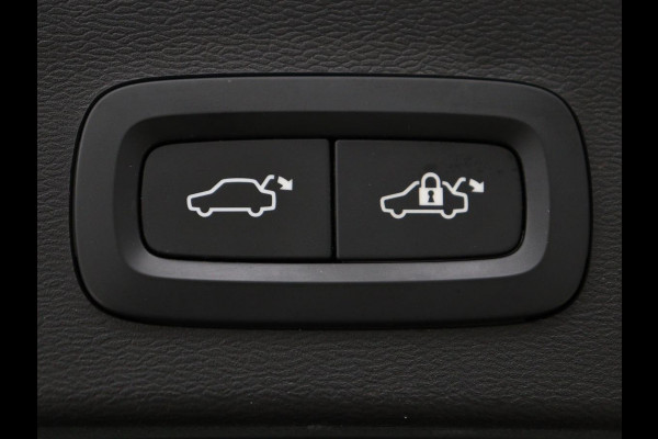 Volvo XC40 Recharge P8 AWD R Design | SOH 93% | Trekhaak | Warmtepomp | Stoel & stuurverwarming | Camera | Leder/Alcantara | Adaptive cruise | Carplay | Navigatie | Achterbankverwarming