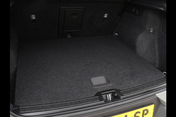 Volvo XC40 Recharge P8 AWD R Design | SOH 93% | Trekhaak | Warmtepomp | Stoel & stuurverwarming | Camera | Leder/Alcantara | Adaptive cruise | Carplay | Navigatie | Achterbankverwarming