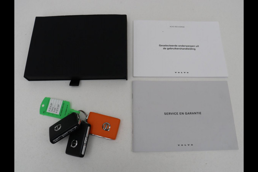 Volvo XC40 Recharge P8 AWD R Design | SOH 93% | Trekhaak | Warmtepomp | Stoel & stuurverwarming | Camera | Leder/Alcantara | Adaptive cruise | Carplay | Navigatie | Achterbankverwarming