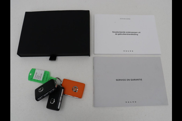 Volvo XC40 Recharge P8 AWD R Design | SOH 93% | Trekhaak | Warmtepomp | Stoel & stuurverwarming | Camera | Leder/Alcantara | Adaptive cruise | Carplay | Navigatie | Achterbankverwarming